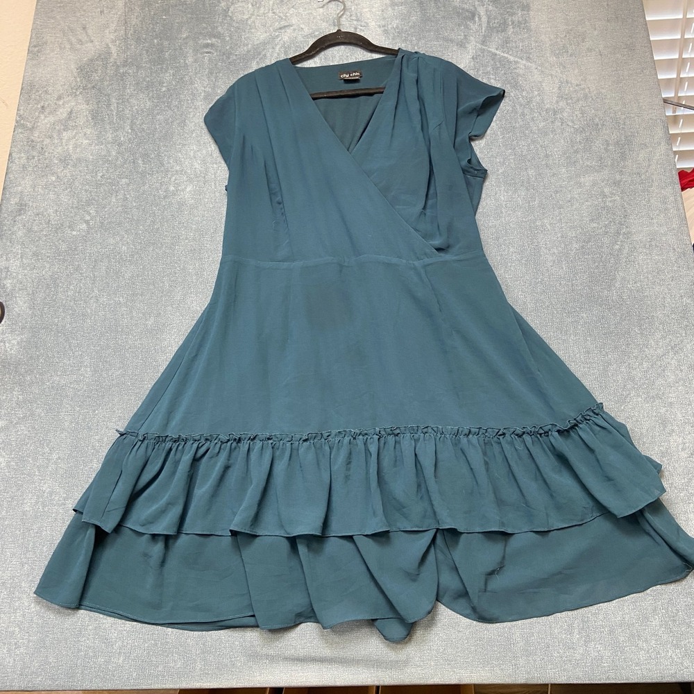 City Chic Dreamy Flirt FF Dress Womens Medium Green V Neck Sleeveless Ruffle Hem